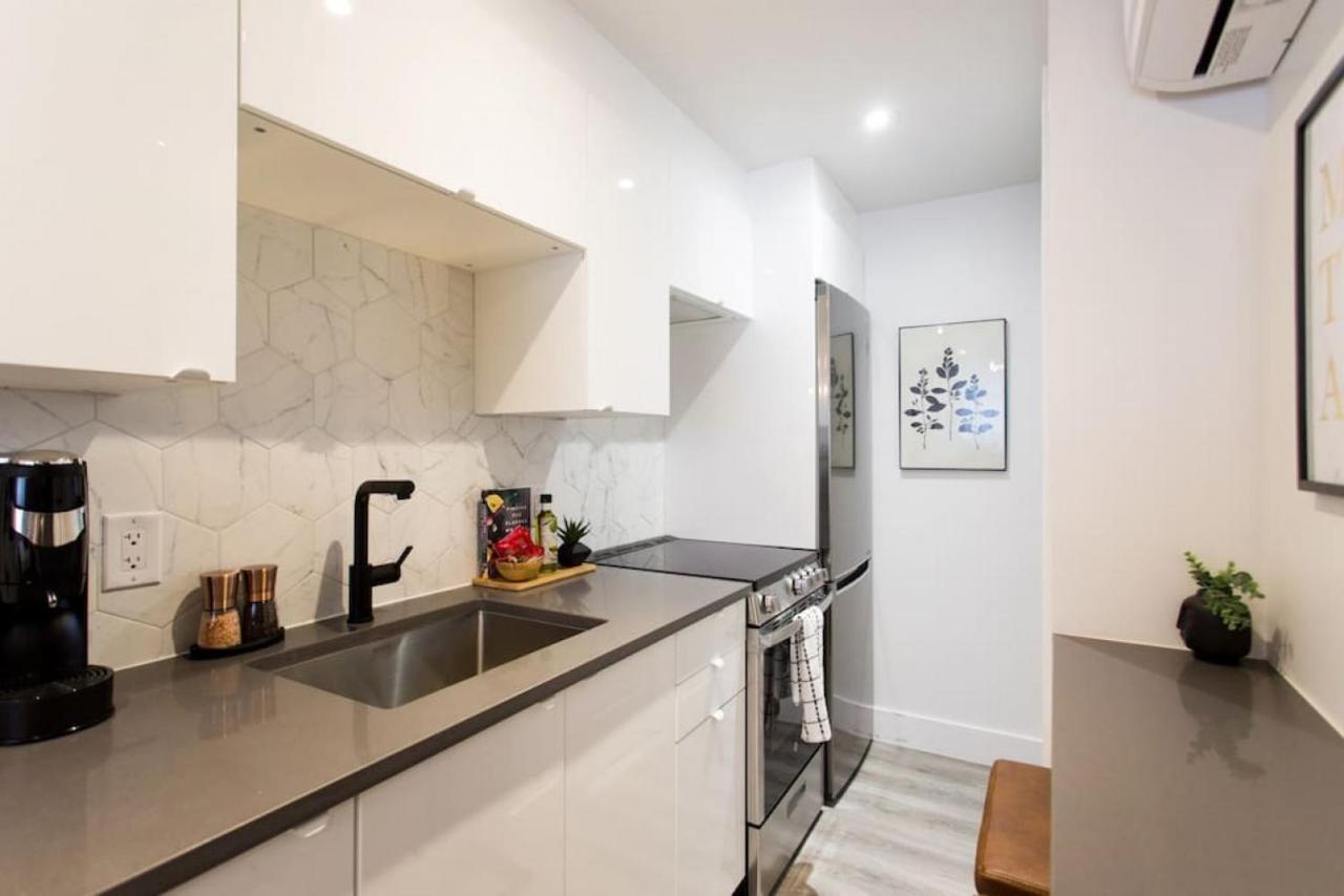 Palms Little Italy Studio With Full Bathroom By Denstays Montréal Eksteriør billede