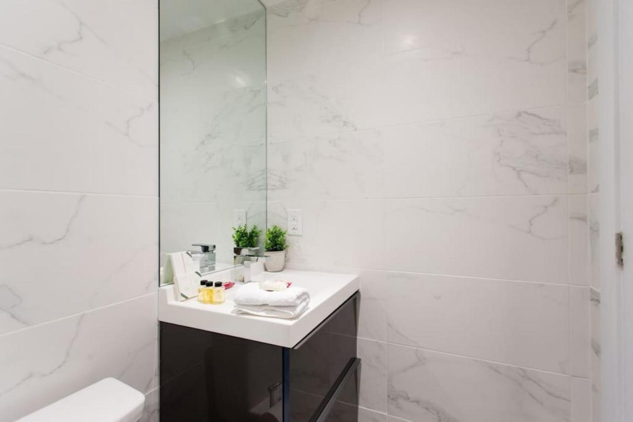 Palms Little Italy Studio With Full Bathroom By Denstays Montréal Eksteriør billede